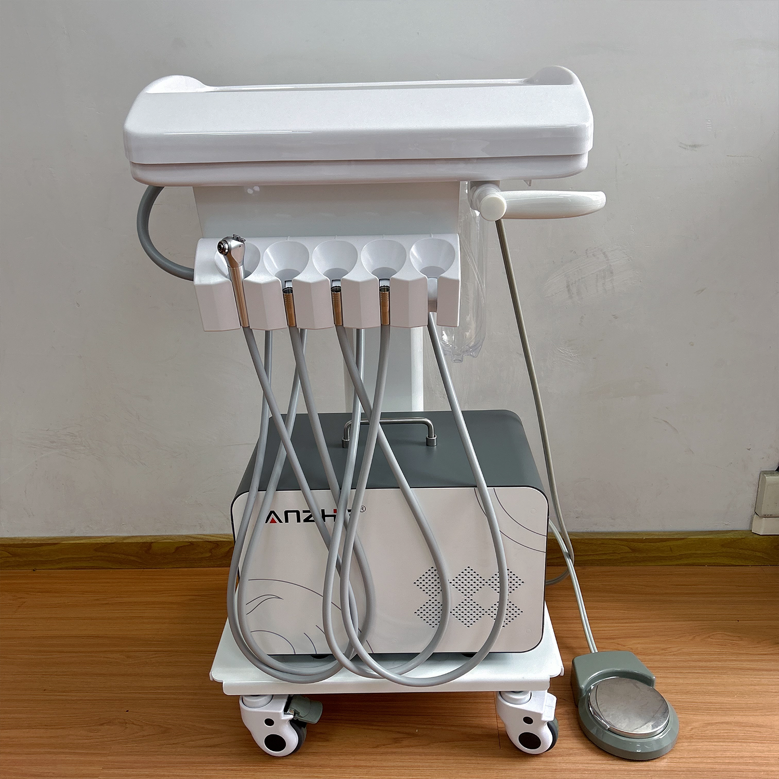 Compact portable dental air supply unit