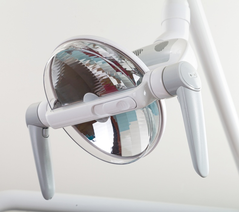 LED Dental operating light with sensor